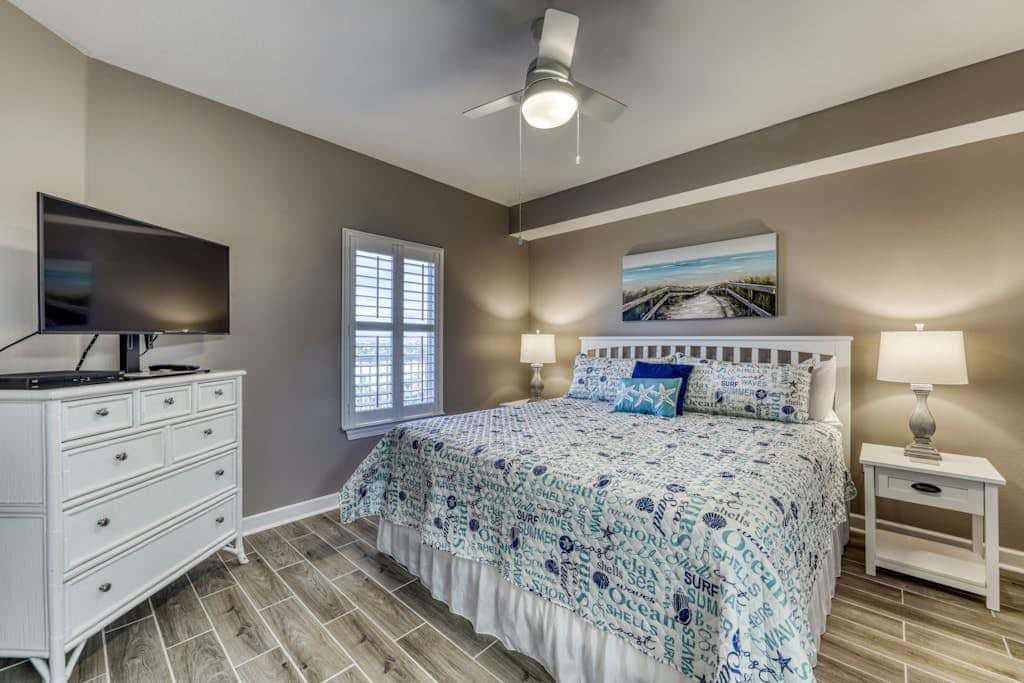 Gorgeous gulf-view condo with indoor & outdoor pools Sauna & boardwalk