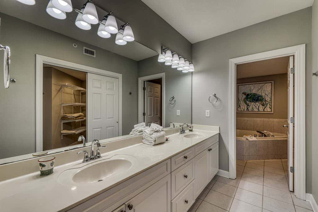 Gorgeous gulf-view condo with indoor & outdoor pools Sauna & boardwalk