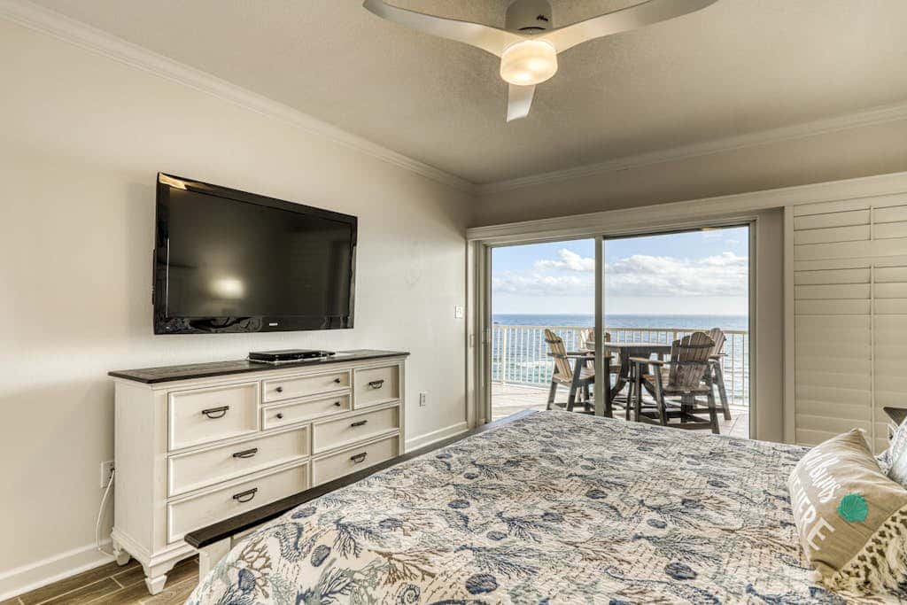 Gorgeous gulf-view condo with indoor & outdoor pools Sauna & boardwalk