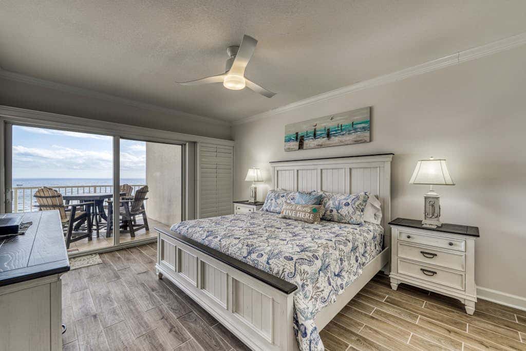 Gorgeous gulf-view condo with indoor & outdoor pools Sauna & boardwalk