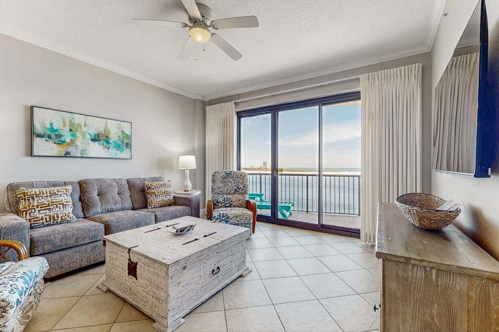 Gulf-front condo with beautiful views of The Pass, pools & hot tubs