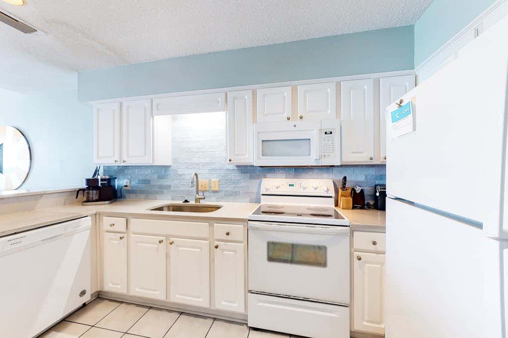 Gulf front condo with pools, hot tub - ocean view, covered balcony & washer, dryer
