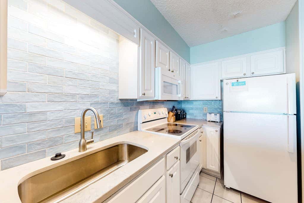 Gulf front condo with pools, hot tub - ocean view, covered balcony & washer, dryer