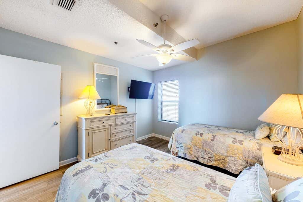 Gulf front condo with pools, hot tub - ocean view, covered balcony & washer, dryer