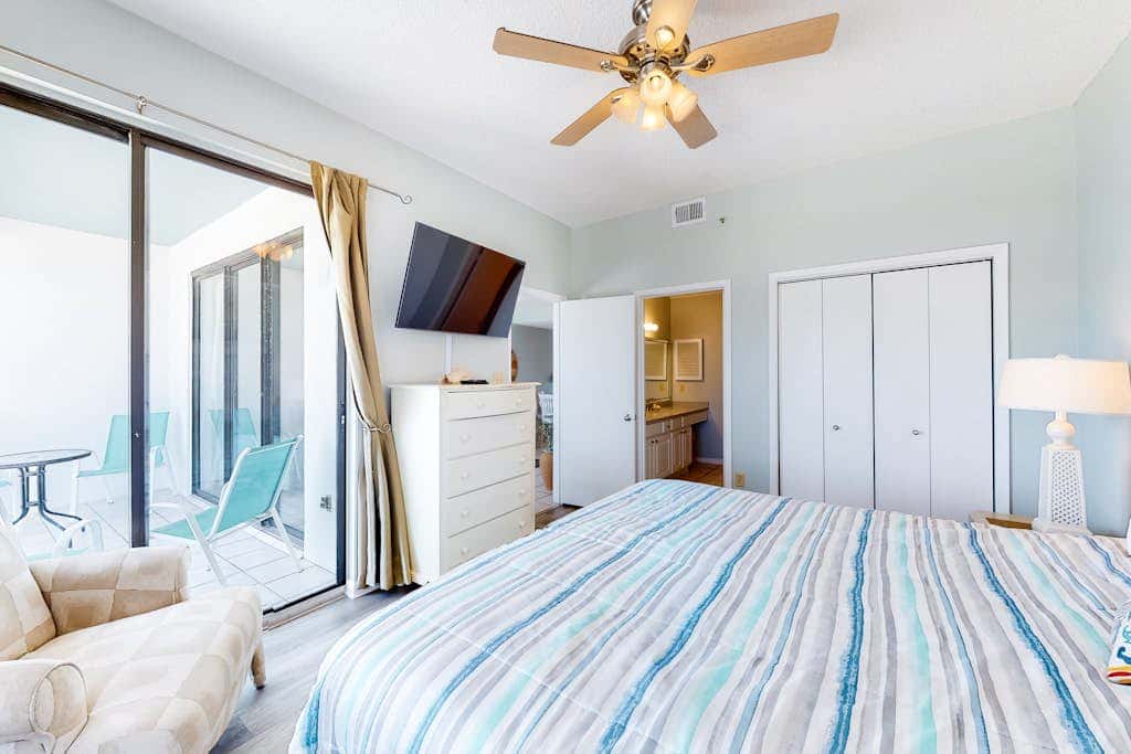 Gulf front condo with pools, hot tub - ocean view, covered balcony & washer, dryer