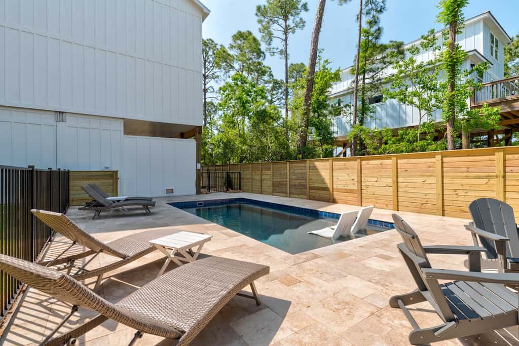 Fabulous Gulf view duplex that is walking distance to restaurants and beach