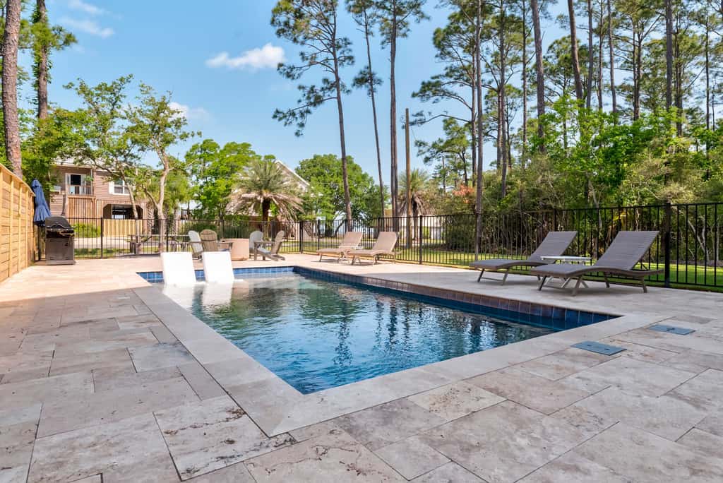 Fabulous Gulf view duplex that is walking distance to restaurants and beach