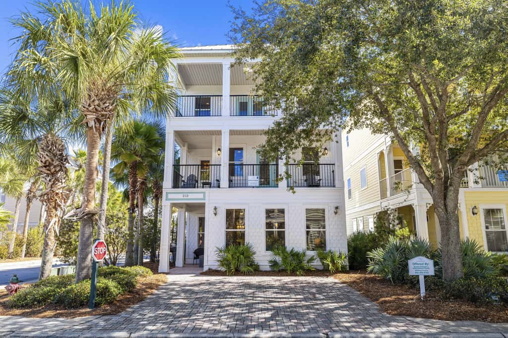 Three-Story Home w/Washer/Dryer, Gas Grill, Central A/C, & Shared Pool, Hot Tub