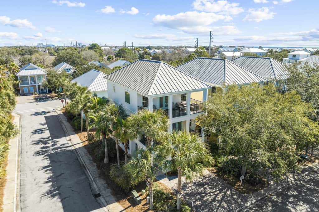 Three-Story Home w/Washer/Dryer, Gas Grill, Central A/C, & Shared Pool, Hot Tub