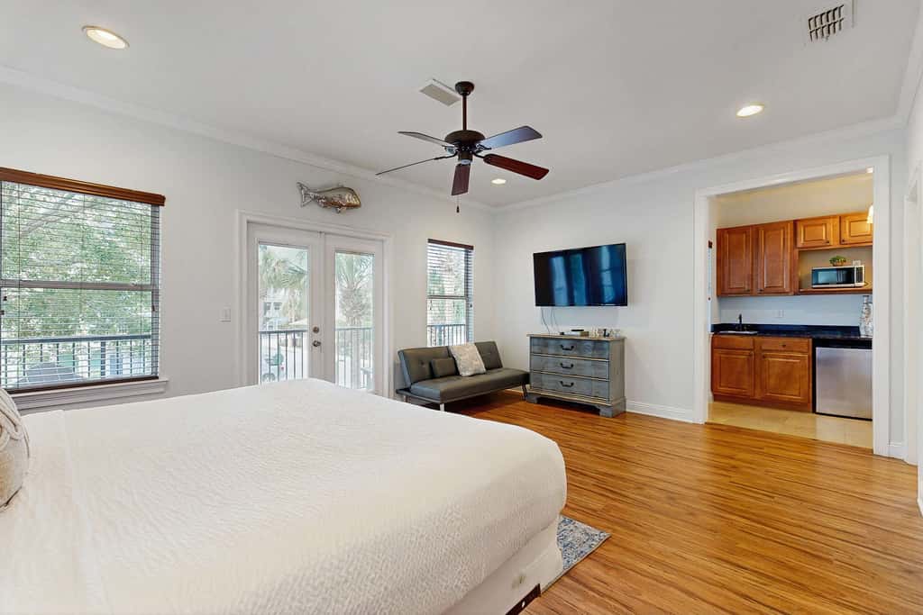 Three-Story Home w/Washer/Dryer, Gas Grill, Central A/C, & Shared Pool, Hot Tub