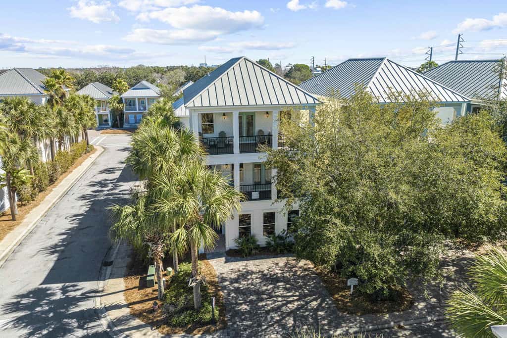 Three-Story Home w/Washer/Dryer, Gas Grill, Central A/C, & Shared Pool, Hot Tub