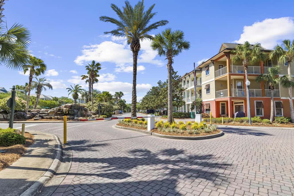 Three-Story Home w/Washer/Dryer, Gas Grill, Central A/C, & Shared Pool, Hot Tub