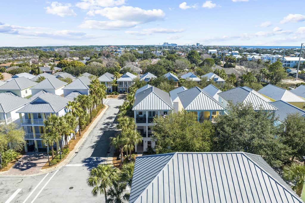 Three-Story Home w/Washer/Dryer, Gas Grill, Central A/C, & Shared Pool, Hot Tub