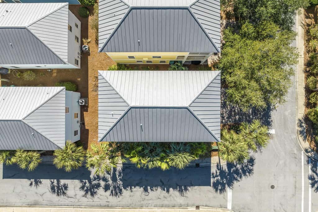 Three-Story Home w/Washer/Dryer, Gas Grill, Central A/C, & Shared Pool, Hot Tub