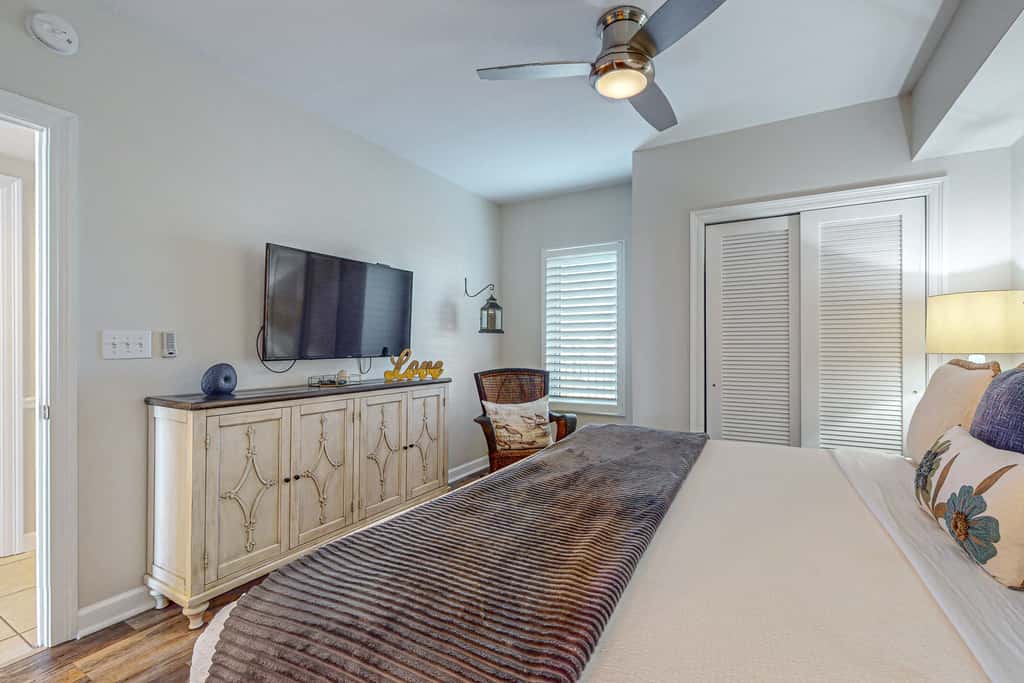 7th floor condo with ocean views, shared pool, central AC, and washer&dryer