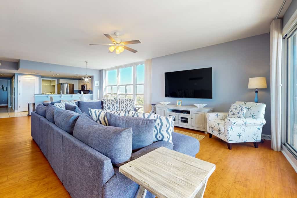 Sterling Shores 601 Beachy condo w/ gulf view, shared pool, beach access, & spacious balcony