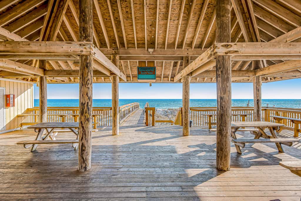 Newly Remodeled Studio with King Bed, Queen Sleeper Sofa, and Full Kitchen - Walk to the Beach, With Beach Service Included