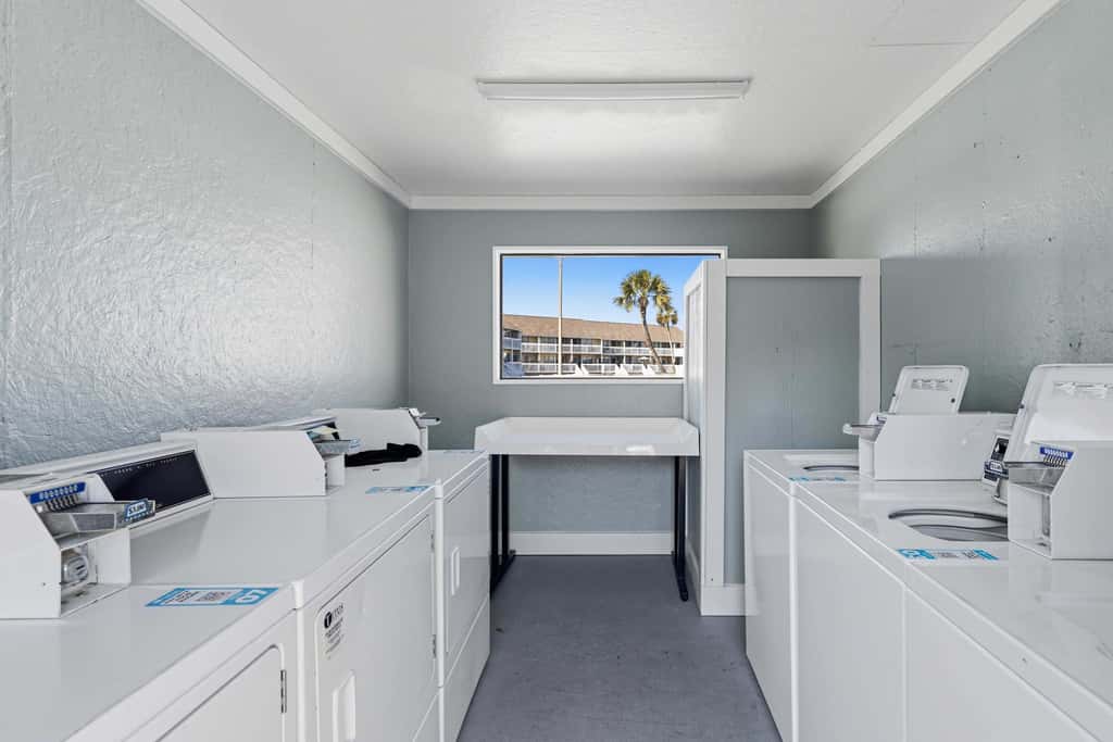 Newly Remodeled Studio with King Bed, Queen Sleeper Sofa, and Full Kitchen - Walk to the Beach, With Beach Service Included