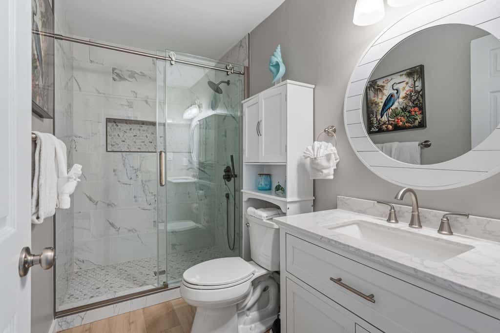 Newly Remodeled Studio with King Bed, Queen Sleeper Sofa, and Full Kitchen - Walk to the Beach, With Beach Service Included