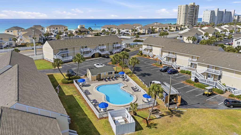 Newly Remodeled Studio with King Bed, Queen Sleeper Sofa, and Full Kitchen - Walk to the Beach, With Beach Service Included