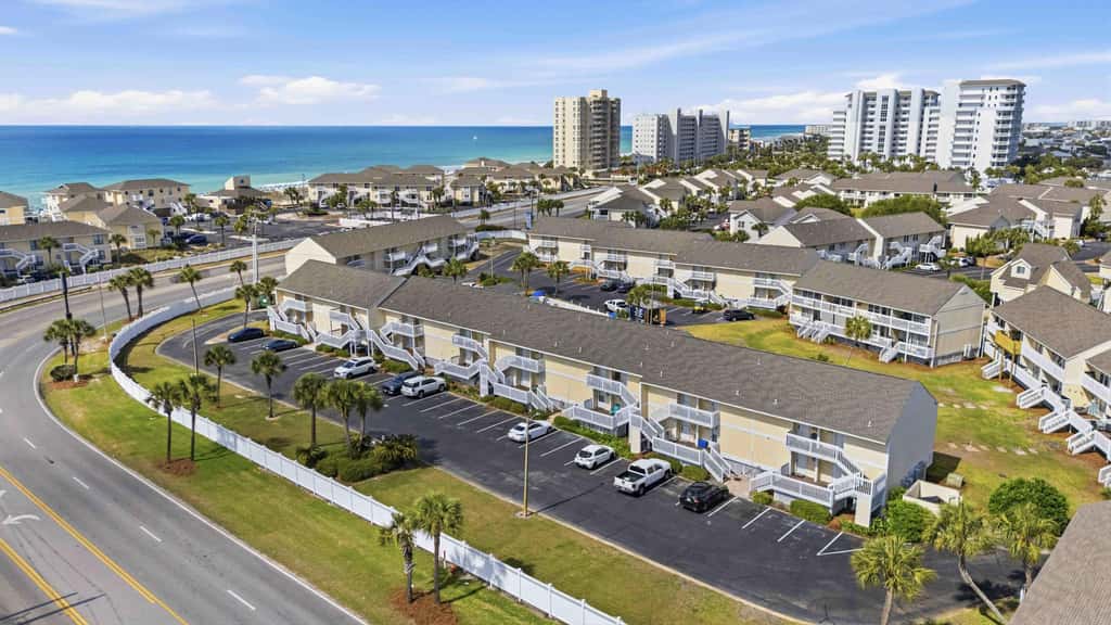 Newly Remodeled Studio with King Bed, Queen Sleeper Sofa, and Full Kitchen - Walk to the Beach, With Beach Service Included