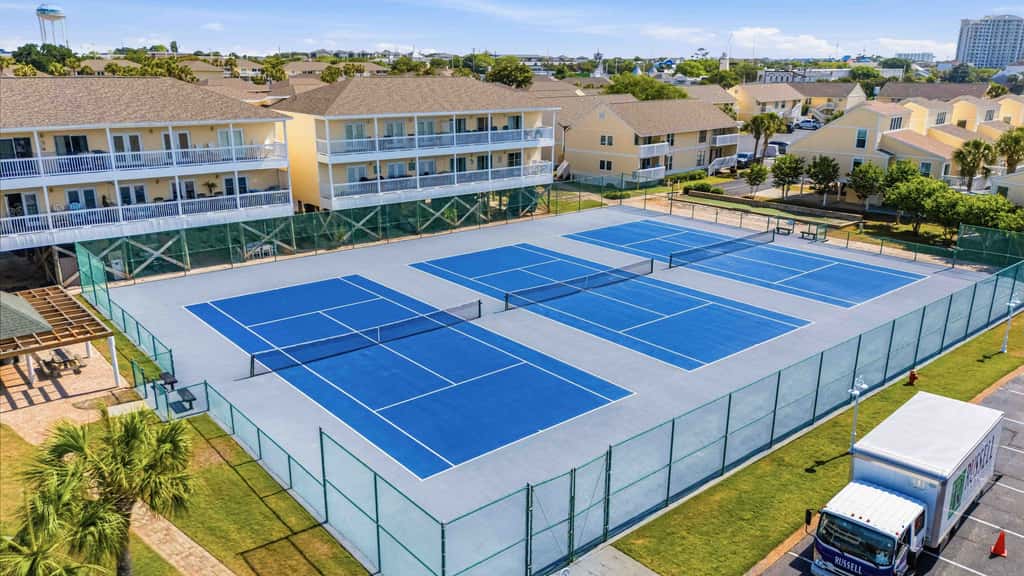 Newly Remodeled Studio with King Bed, Queen Sleeper Sofa, and Full Kitchen - Walk to the Beach, With Beach Service Included