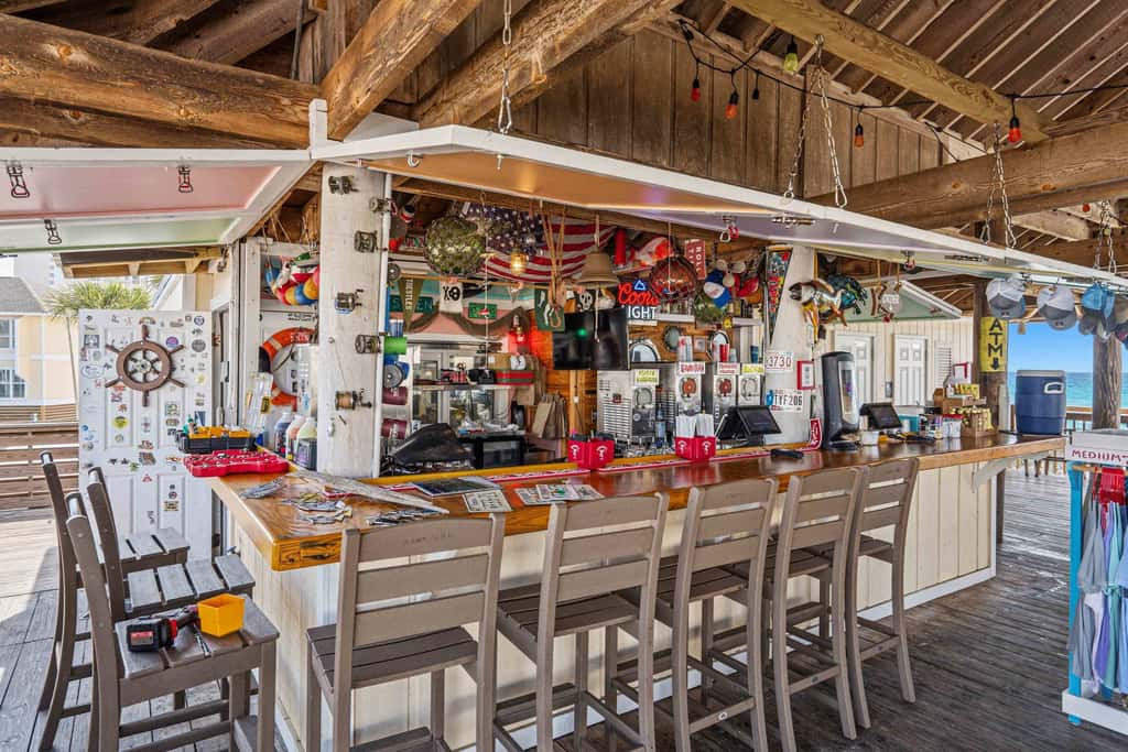 Newly Remodeled Studio with King Bed, Queen Sleeper Sofa, and Full Kitchen - Walk to the Beach, With Beach Service Included