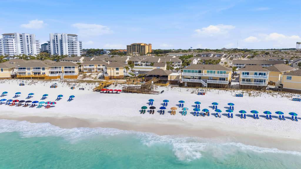 Newly Remodeled Studio with King Bed, Queen Sleeper Sofa, and Full Kitchen - Walk to the Beach, With Beach Service Included
