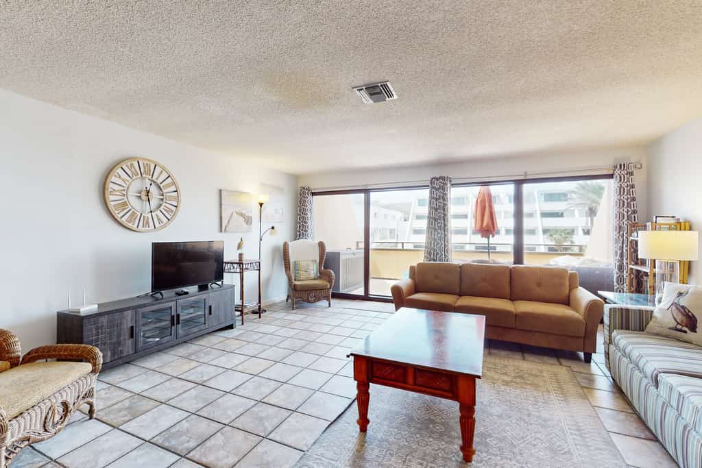 Updated Beachfront All-Suite Escape w Pool, Tennis - Near Dining & Shopping