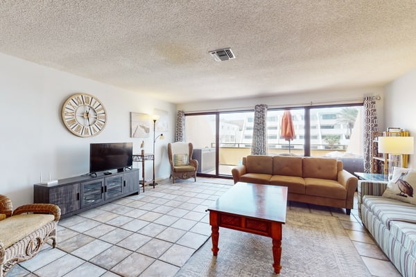 Updated Beachfront All-Suite Escape w Pool, Tennis - Near Dining & Shopping