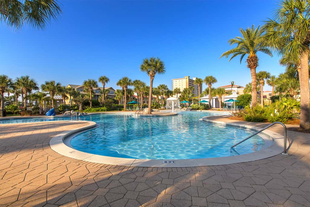 Eight Floor Condo with Shared Pools, Ocean View, High-Speed WiFi, & Central AC