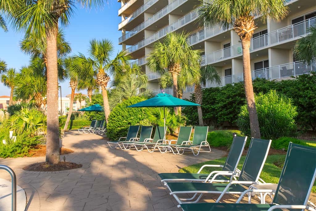 Eight Floor Condo with Shared Pools, Ocean View, High-Speed WiFi, & Central AC