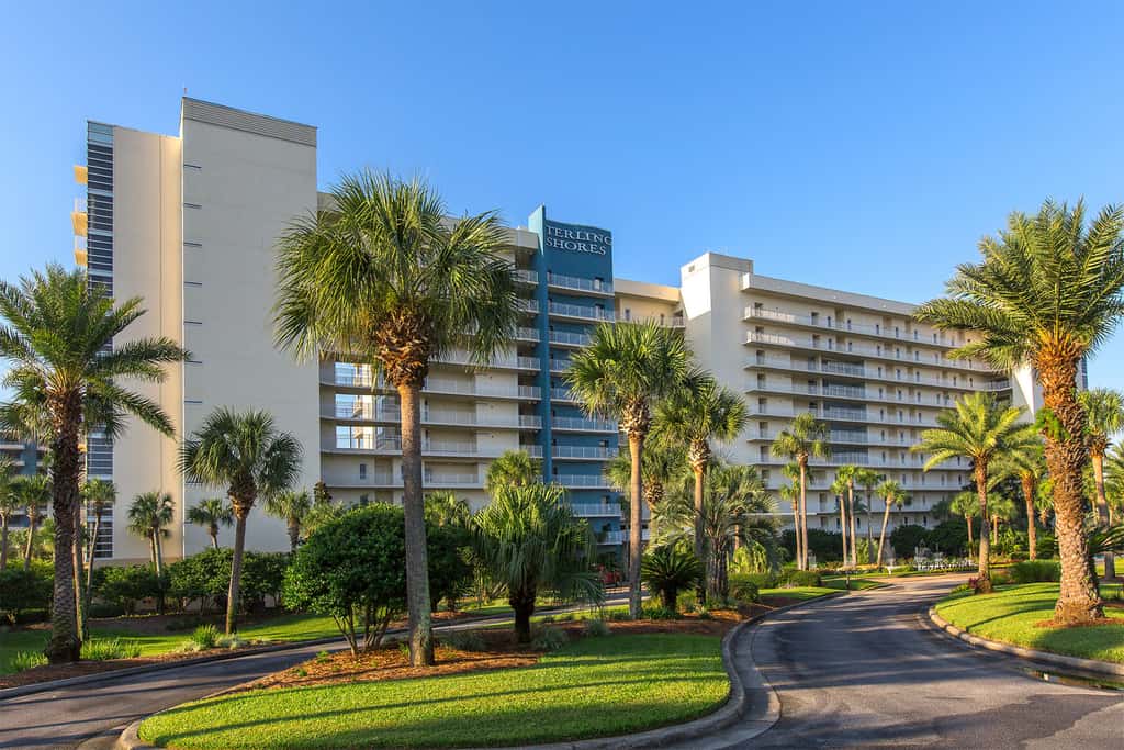 Eight Floor Condo with Shared Pools, Ocean View, High-Speed WiFi, & Central AC