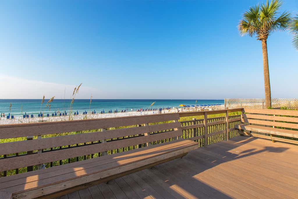Eight Floor Condo with Shared Pools, Ocean View, High-Speed WiFi, & Central AC