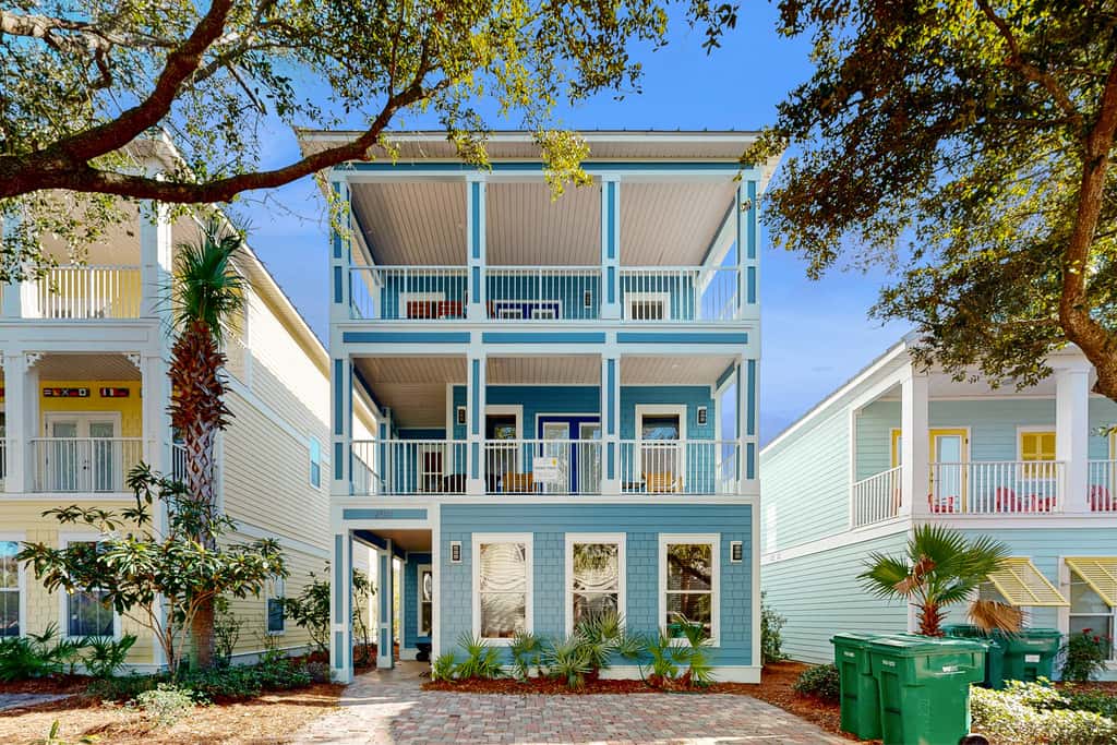 Gorgeous, multi-level home with pool, hot tub & two balconies - dog-friendly
