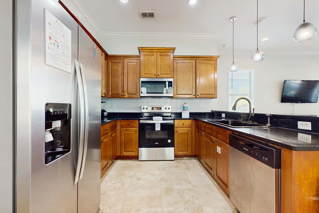 Gorgeous, multi-level home with pool, hot tub & two balconies - dog-friendly