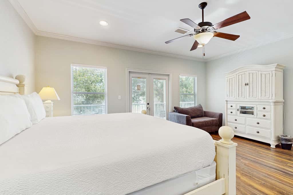 Gorgeous, multi-level home with pool, hot tub & two balconies - dog-friendly