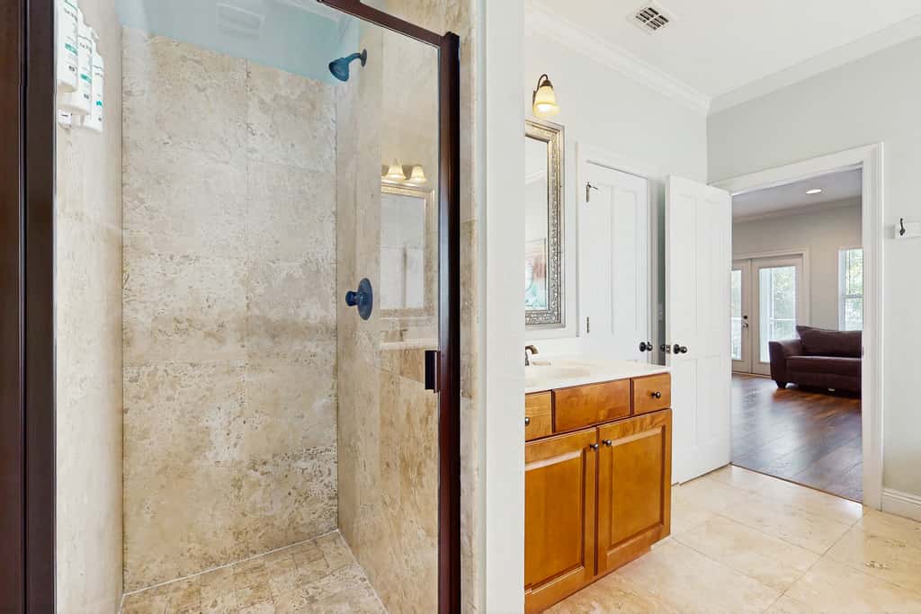 Gorgeous, multi-level home with pool, hot tub & two balconies - dog-friendly