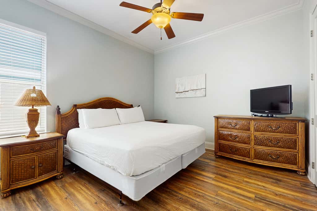 Gorgeous, multi-level home with pool, hot tub & two balconies - dog-friendly