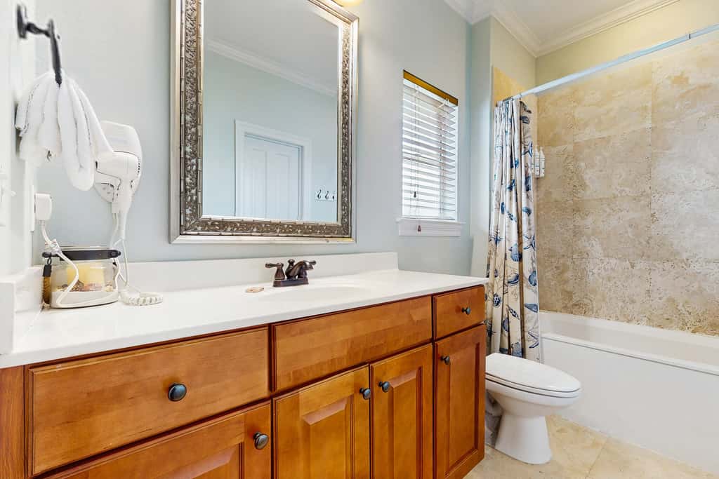 Gorgeous, multi-level home with pool, hot tub & two balconies - dog-friendly