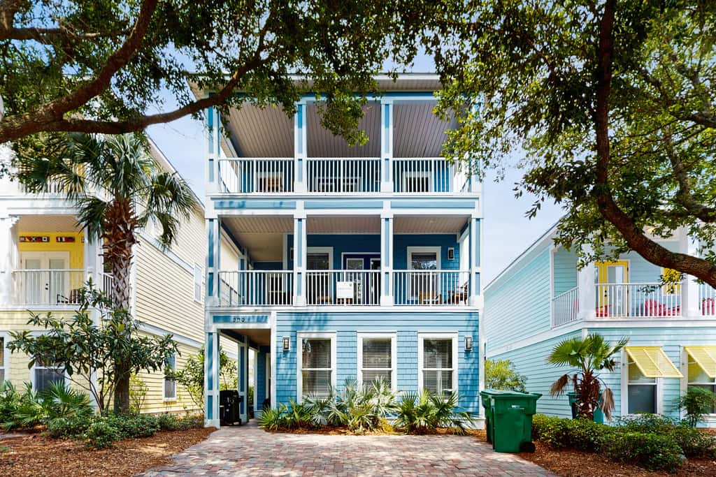 Gorgeous, multi-level home with pool, hot tub & two balconies - dog-friendly