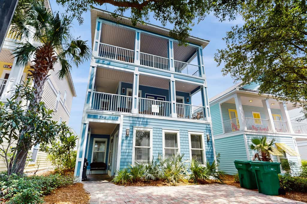 Gorgeous, multi-level home with pool, hot tub & two balconies - dog-friendly