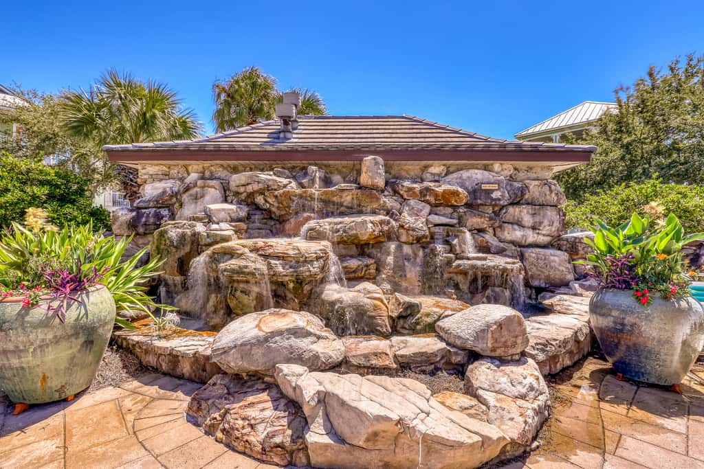 Gorgeous, multi-level home with pool, hot tub & two balconies - dog-friendly
