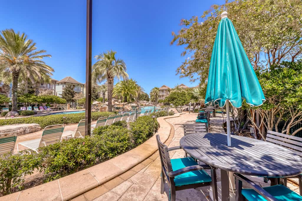 Gorgeous, multi-level home with pool, hot tub & two balconies - dog-friendly
