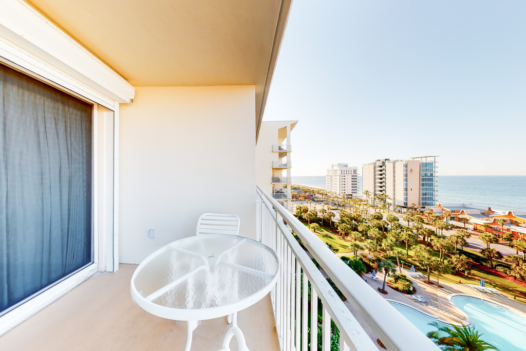 Ninth Floor Oceanfront Condo with Shared Pools, Ocean View, WiFi, & Washer&Dryer