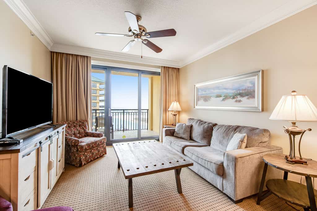 Gulf-view condo with balcony, W/D, AC, pools, hot tubs & gym