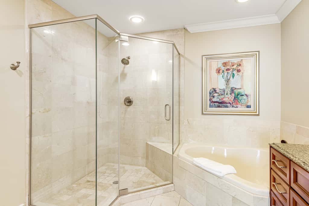 Emerald Grande 1023
