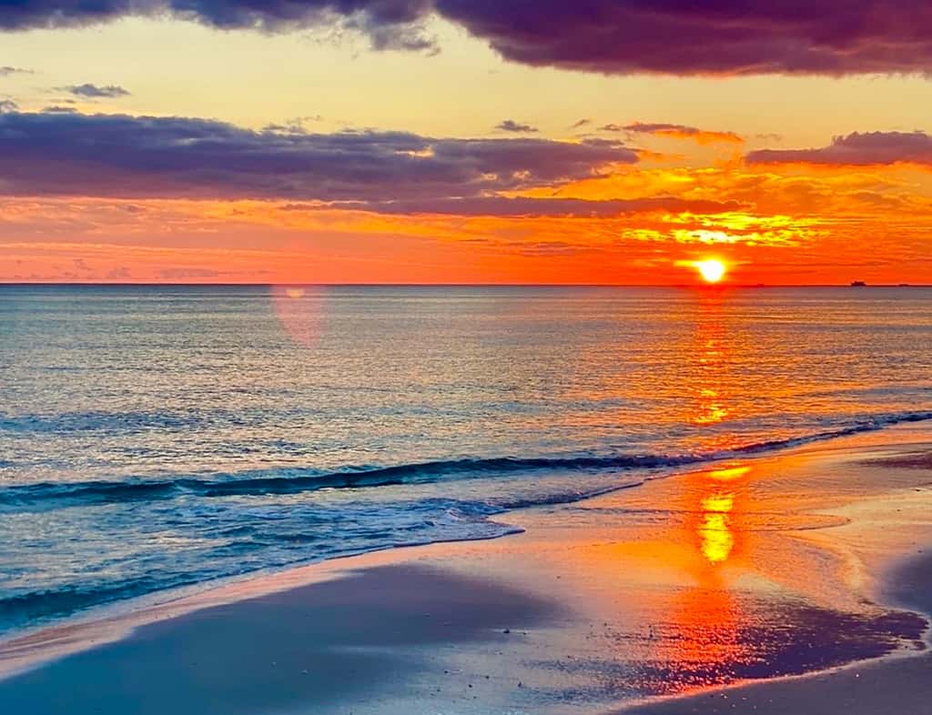 Waterfront condo in private beach resort, best free amenities in Destin!