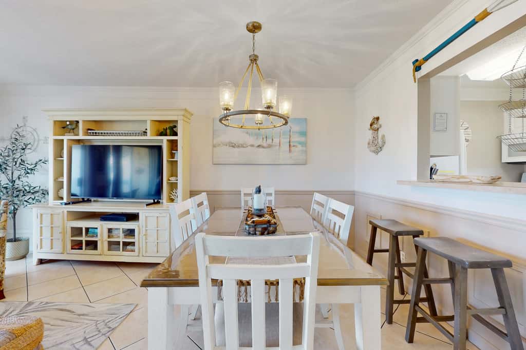 Waterfront condo in private beach resort, best free amenities in Destin!