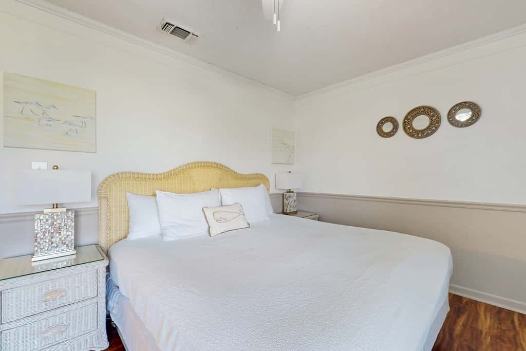 Waterfront condo in private beach resort, best free amenities in Destin!